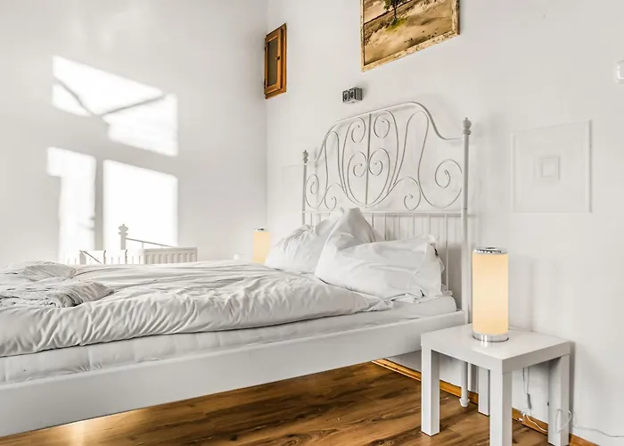 Cozy 2br Near Millennium Tower Διαμέρισμα Βιέννη